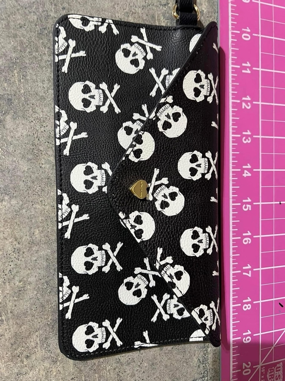 Betsy Johnson Black with White Skull Print Wristlet Wallet